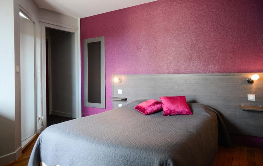 Logis Hotel Restaurant De La Poste Le Mêle-sur-Sarthe Exteriör bild