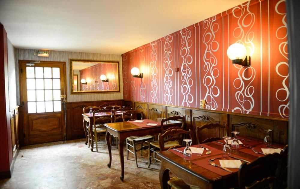 Logis Hotel Restaurant De La Poste Le Mêle-sur-Sarthe Exteriör bild