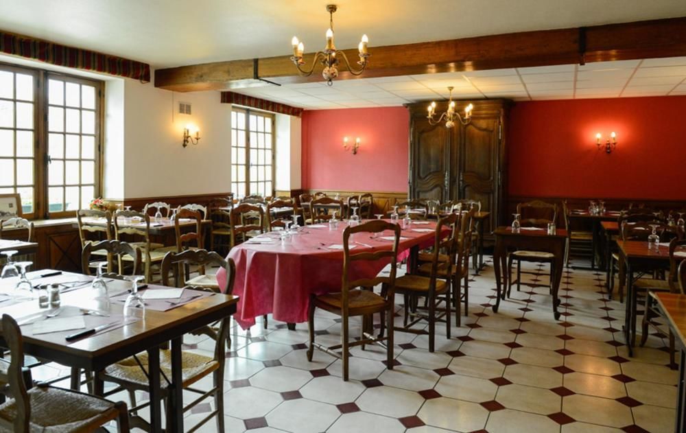 Logis Hotel Restaurant De La Poste Le Mêle-sur-Sarthe Exteriör bild