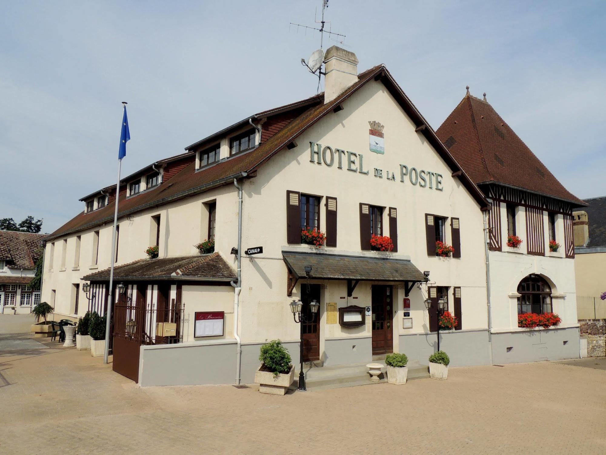 Logis Hotel Restaurant De La Poste Le Mêle-sur-Sarthe Exteriör bild